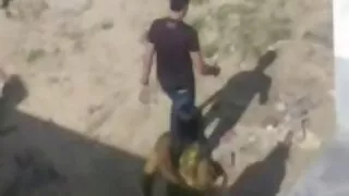 Өсвөр насныхан найз залуутайгаа хөгжилдөж байна