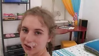 Үлгэр жишээ гэр бүлийн хүн хүүхэд асрагчийг ажилдаа хүргэж өгөхөөс өмнө үгээ хэвлэсэн байна