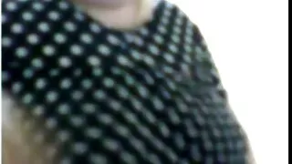 Найз охиныхоо хөхийг долоов
