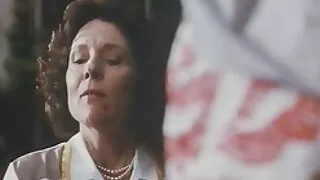 Цагаан ороолт малгайдаа гацсан